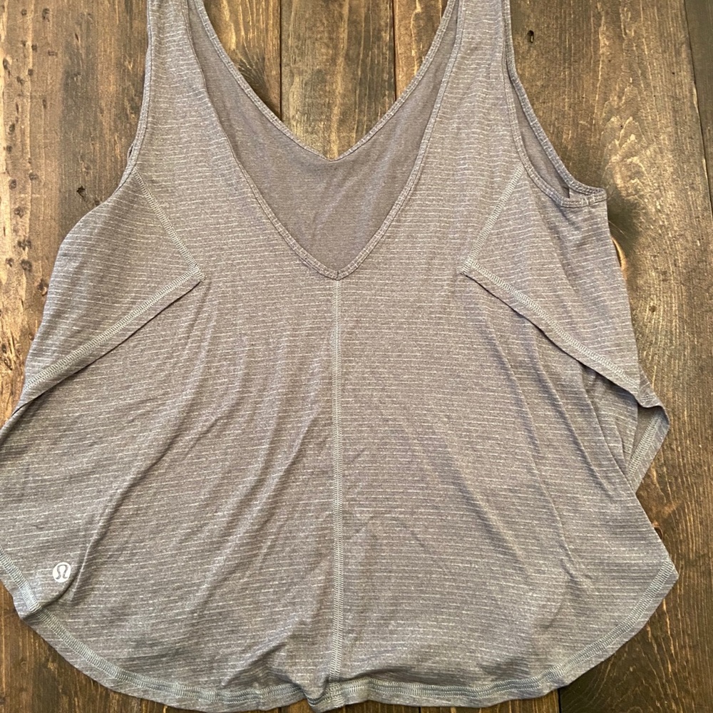 lululemon tank size 6 with bra snaps